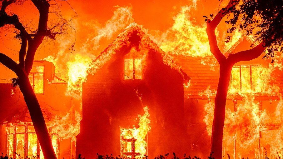 Incêndios em LA intencificam